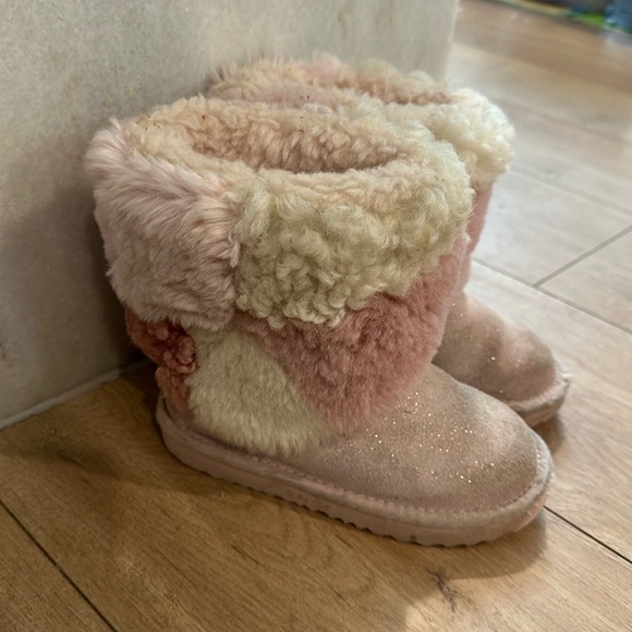 UGG Girls Classic Short Pink Patchwork Fluff Suede Boots 1095009K Size 10 US - Picture 1 of 6